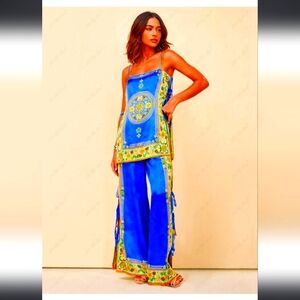 Stunning 2 piece set.